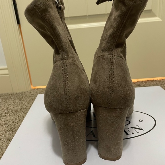 Steve Madden soft suede boots. - Picture 5 of 5